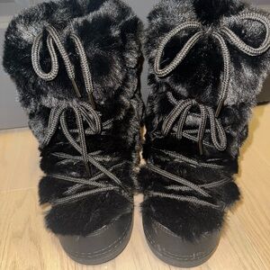 Black Faux Fur Winter Boots